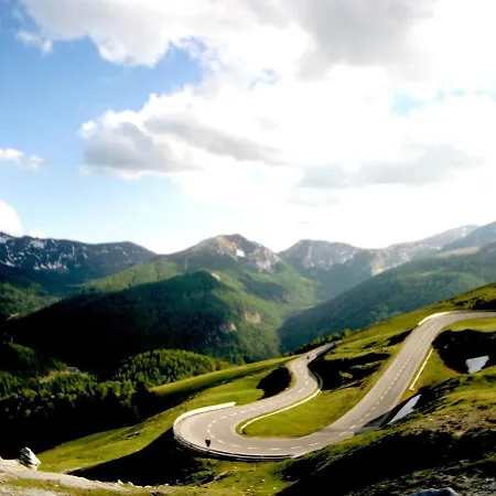 Beautiful And Very Luxurious In Walking And Skiing Area